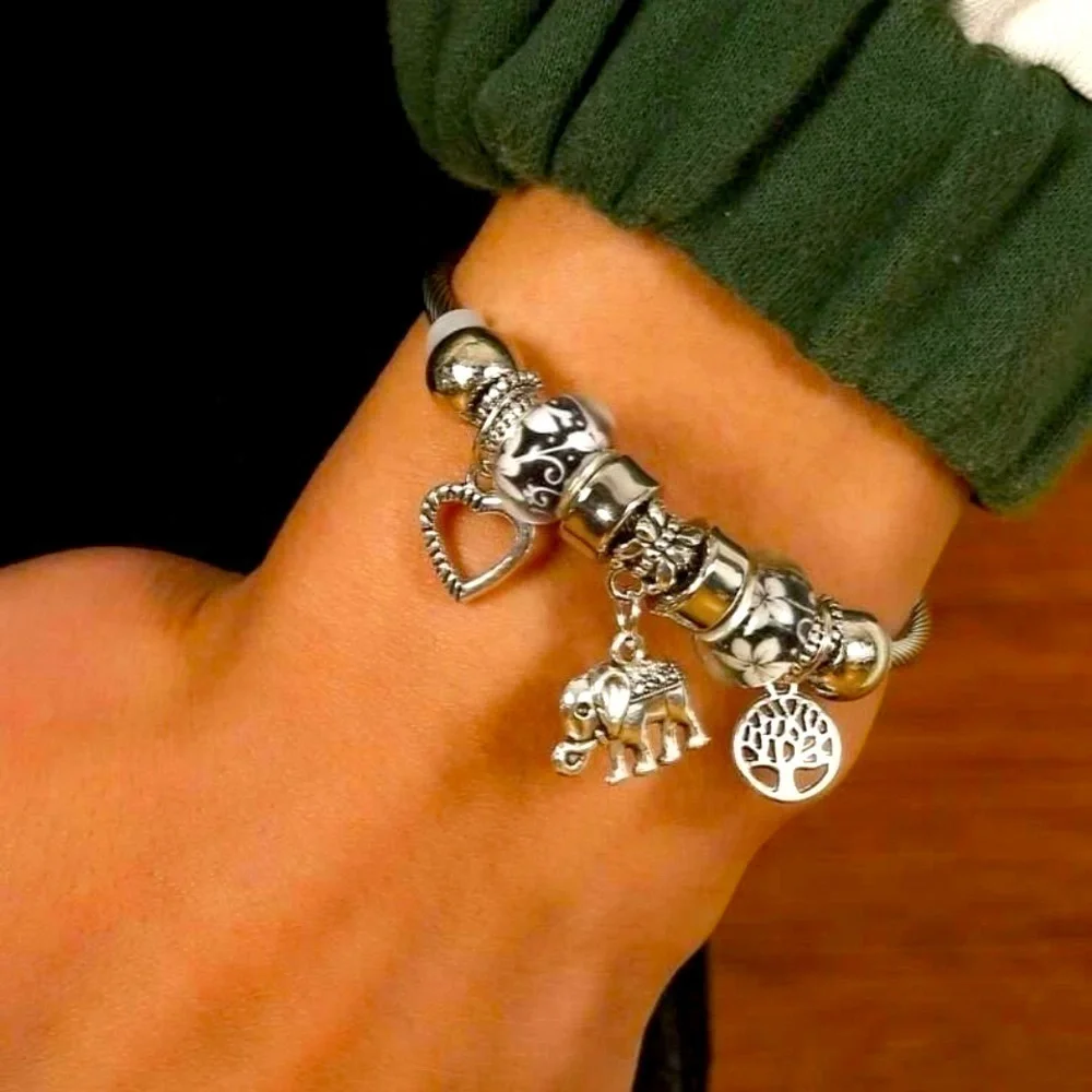 ✨ Silver tone charm bracelet ✨